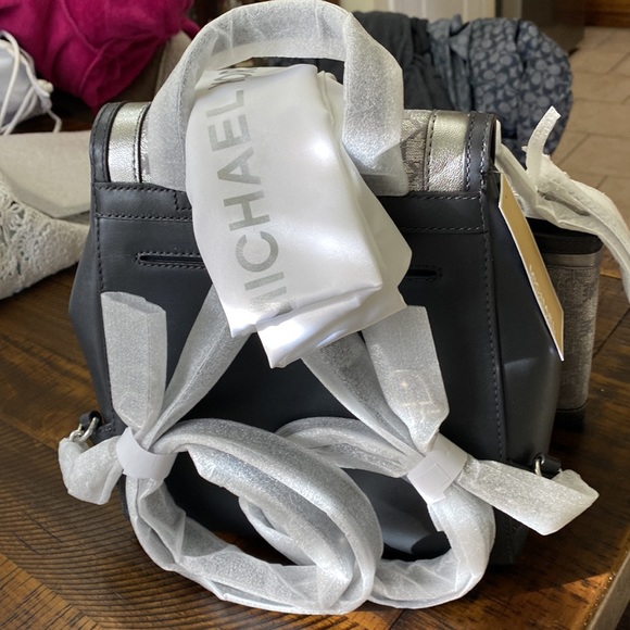 Michael Kors Whitney Backpack and Carry All Wallet NWT - Picture 5 of 12